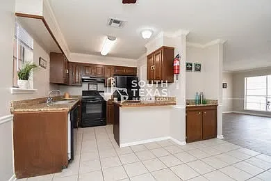 102 Palmwood Dr — Photo 1