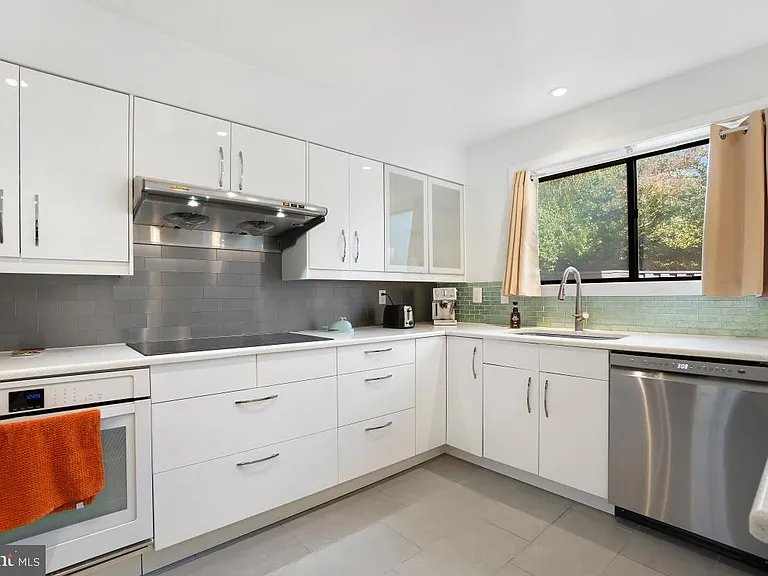 5351 Strathmore Ave — Photo 11