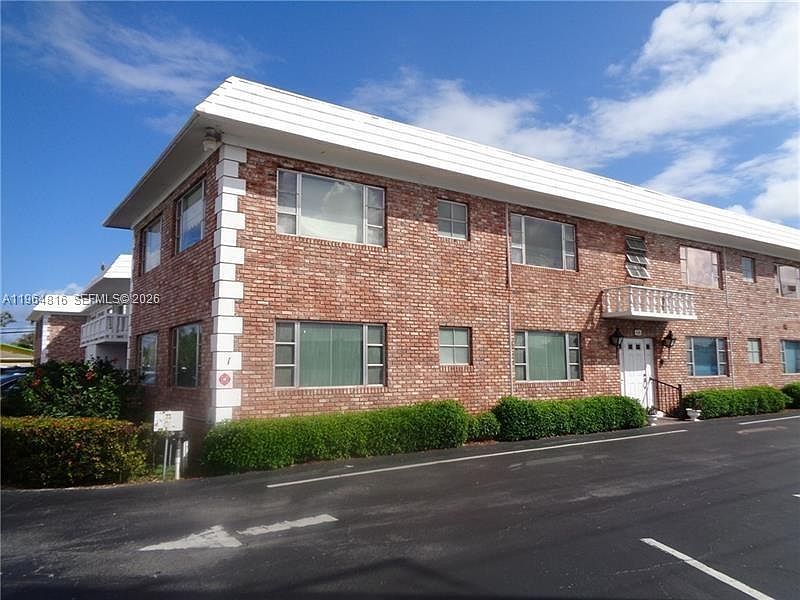 1st image of 418 S Cypress Rd APT 127