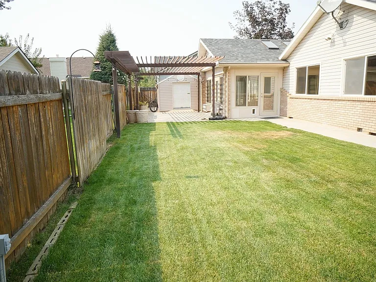 1515 E Trevino St — Photo 22