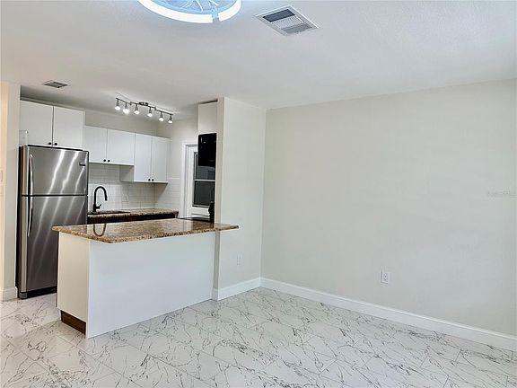 5th image of 4918 Ilener St