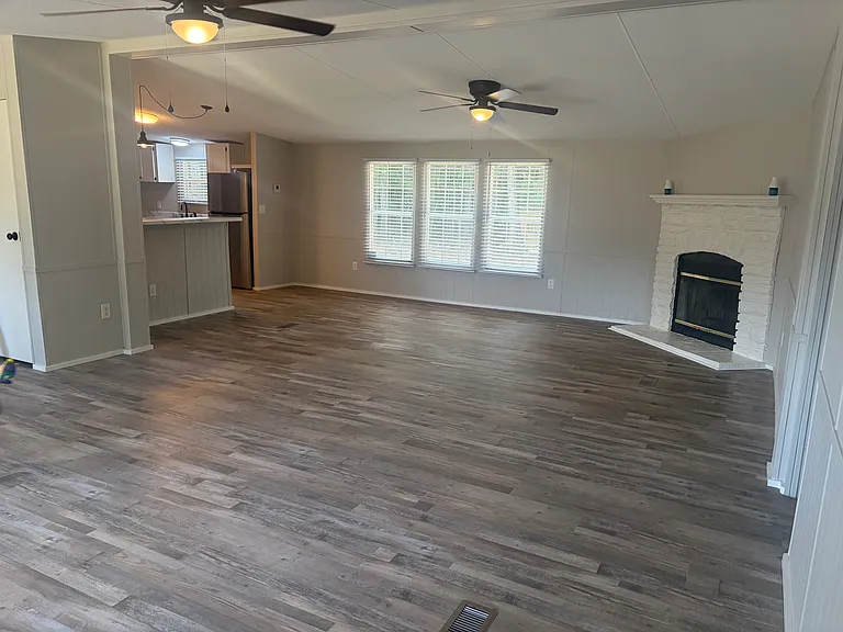 1430 Highway 97 — Photo 32