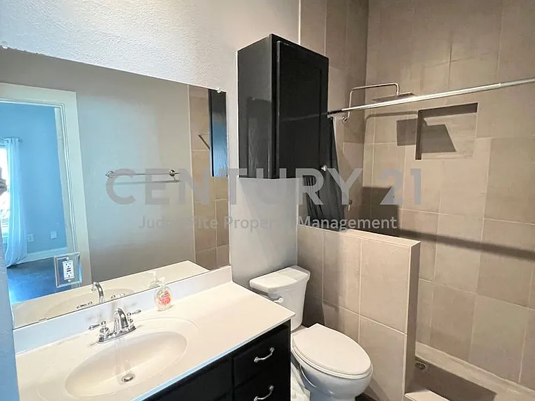 1813 S Ervay St — Photo 15