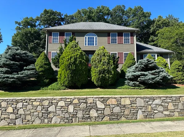 12 Jaclyn Rae Dr, Millbury, MA 01527