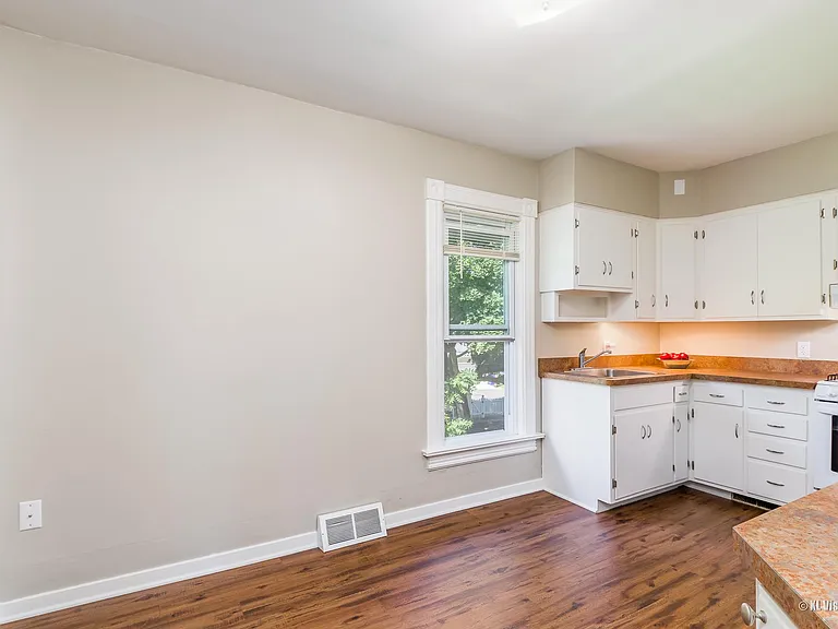 510 S Wheaton Ave #2 — Photo 4
