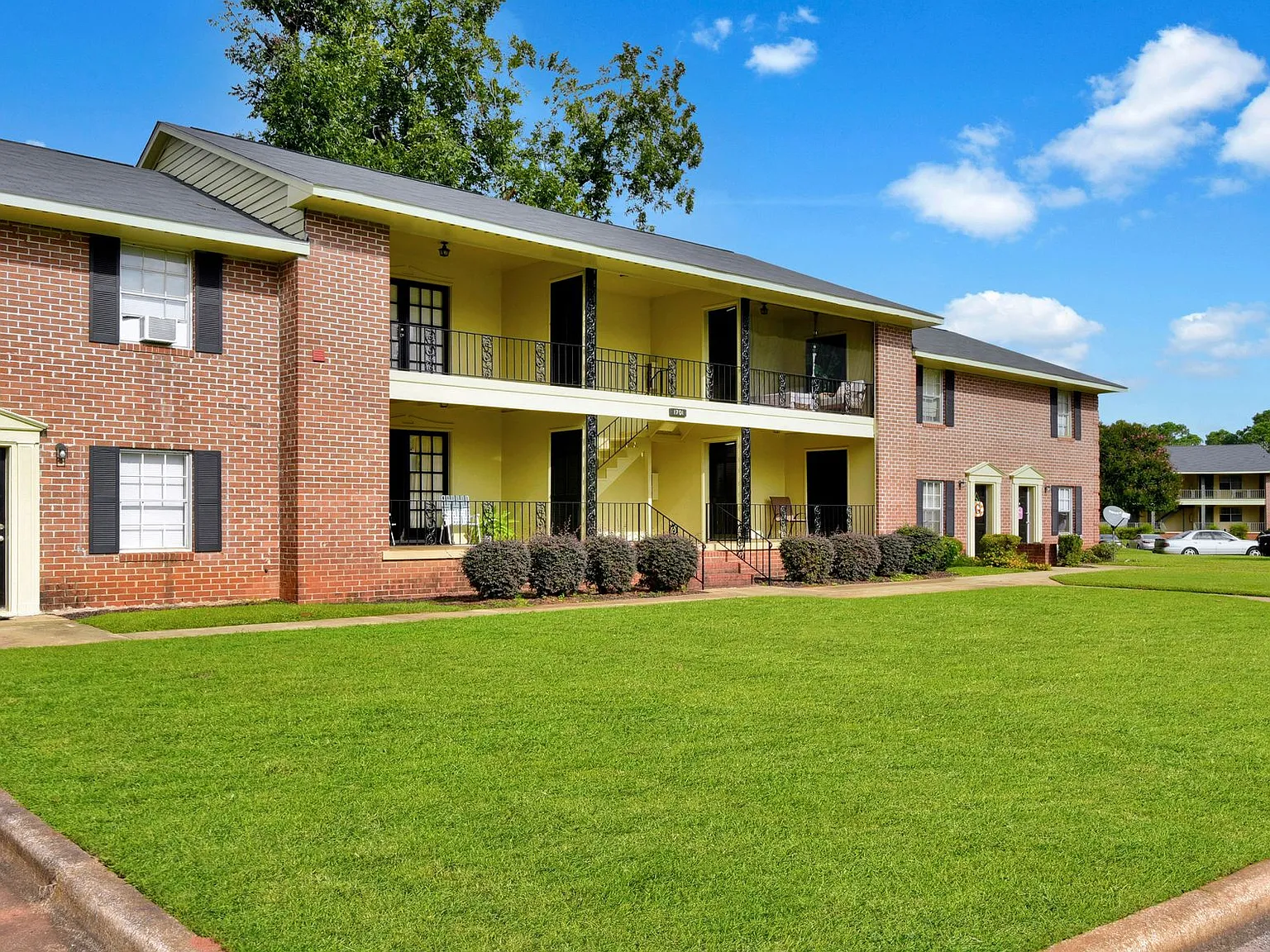 Shoreham Apartments — Photo 4