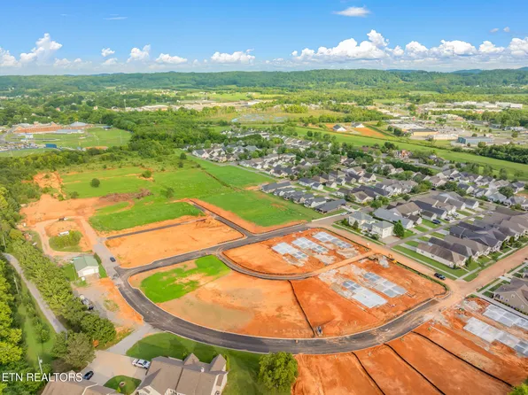 916 Stratford Ave, Sweetwater, TN 37874