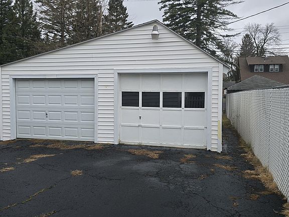 2nd image of 35 Eastholm Road