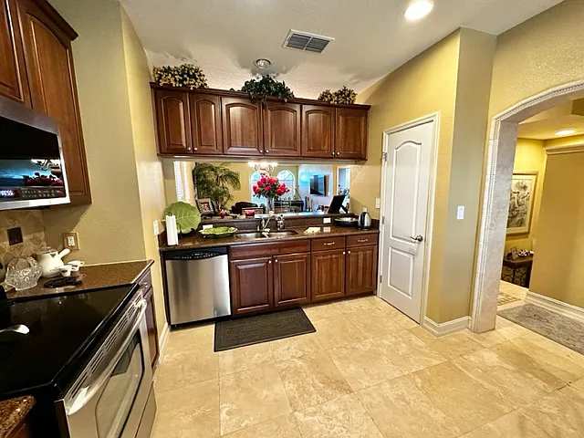 4232 Messina Dr — Photo 7