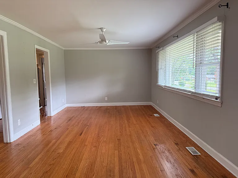 910 Sawyer Dr — Photo 8