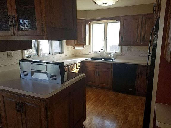 5th image of 724 E Lake Ave