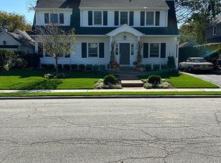 16 Beech St, Garden City, NY 11530