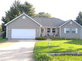 W5197 Lakewood Cir, Elkhorn, WI 53121
