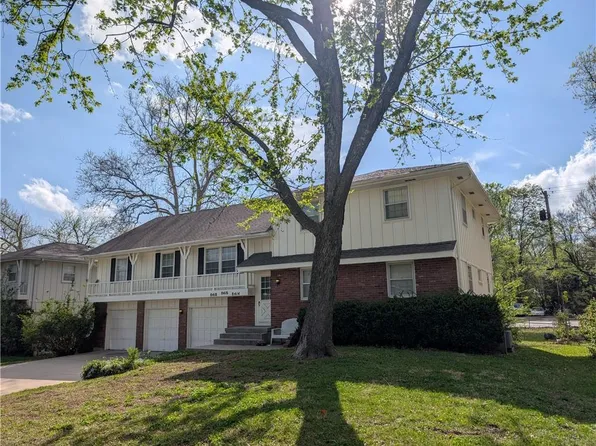 8414 Travis Ln, Overland Park, KS 66212