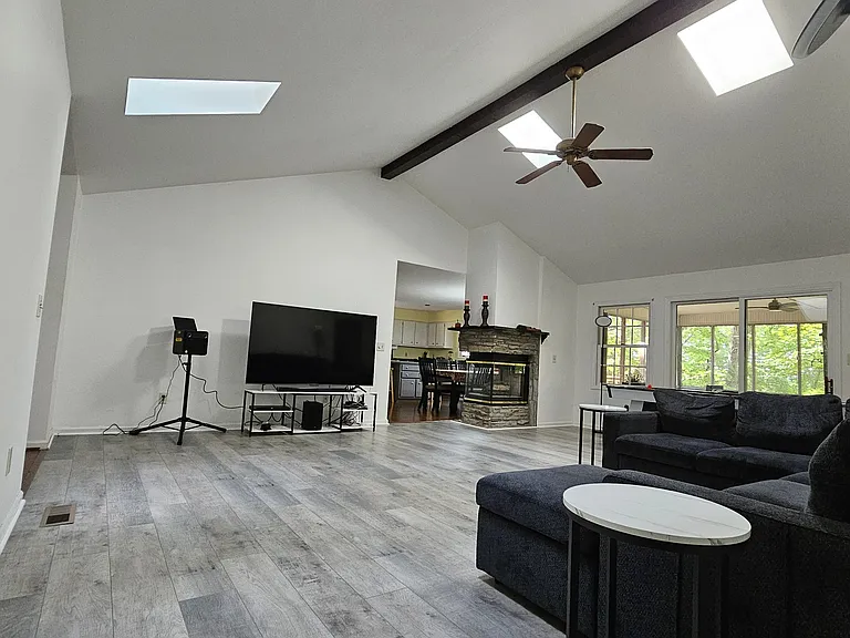 18 Fire Lake Dr — Photo 5