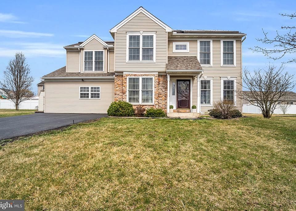 1st image of 115 Taylor Dr