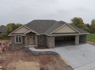 3364 Cottage Hill Dr, Green Bay, WI 54311