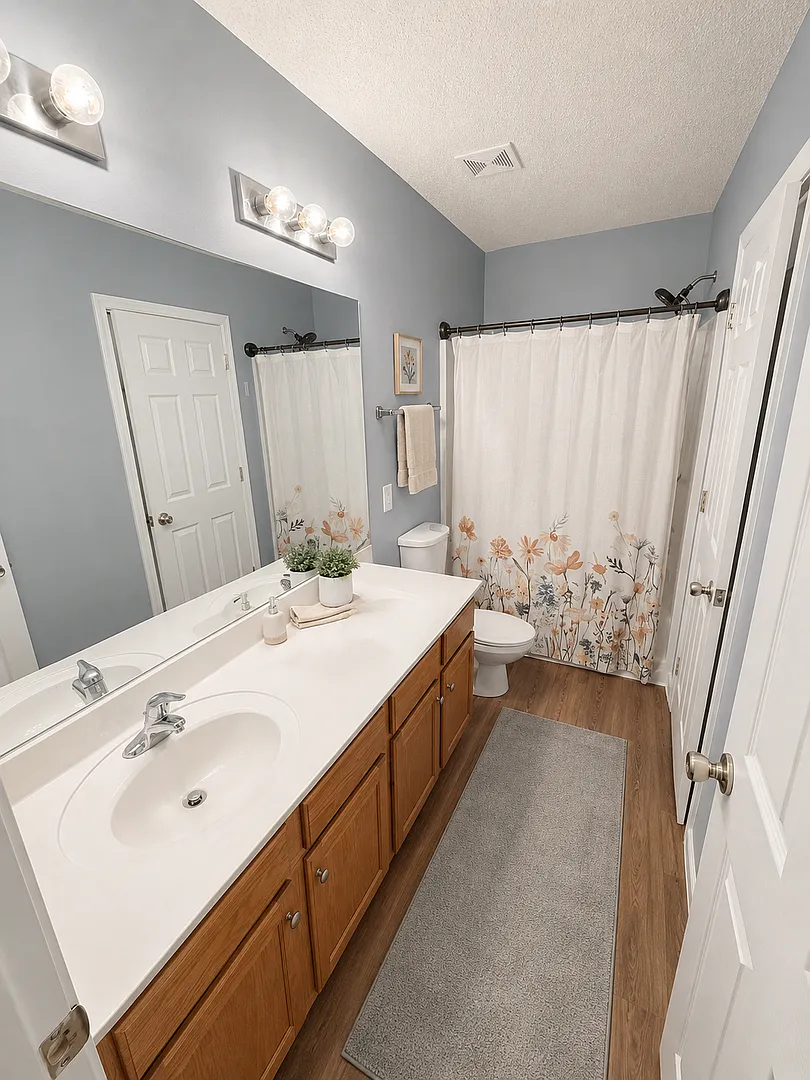 The Backyard, 3br Townhome + Loft + Location! — Photo 4