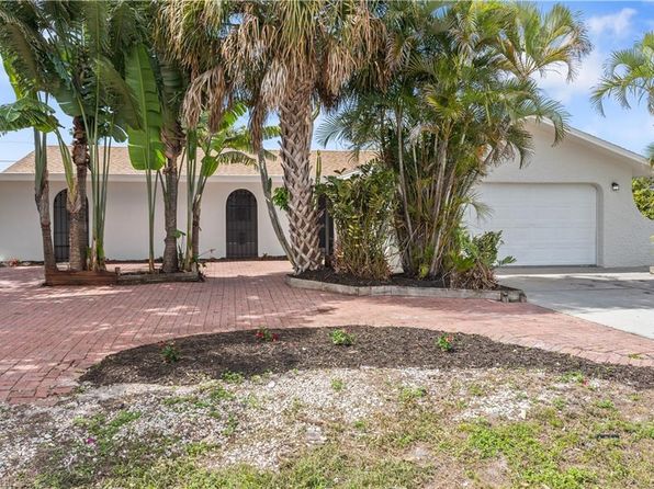 8925 Dorchester St, Fort Myers, FL 33907
