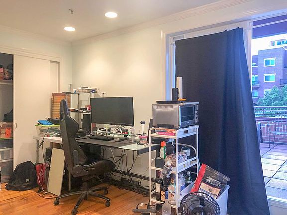 4th image of 2616 30th St APT 3