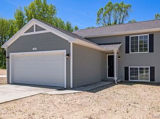 225 Creek Pointe Cir, Durand, MI 48429