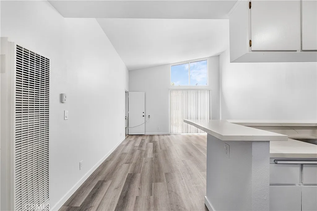 1 bed, 593 sqft, $2,700 — Photo 2