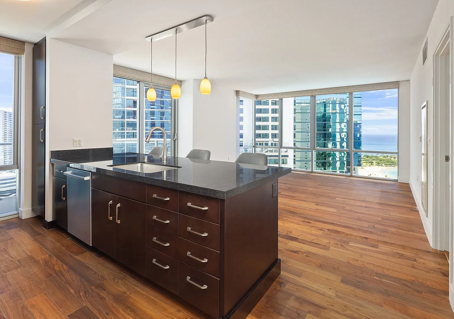 Modern Luxury in the Heart of Honolulu - Waihonua 3505 — Photo 1