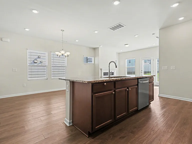 653 Rawls Dr — Photo 7