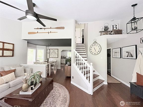 5th image of 1353 Hawthorne Street NE