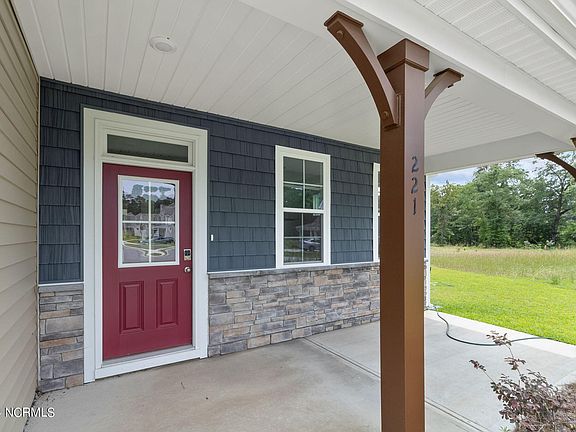 4th image of 221 Woodsrun Street