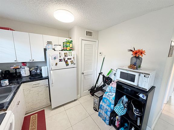 4th image of 5156 NE 6th Avenue #208