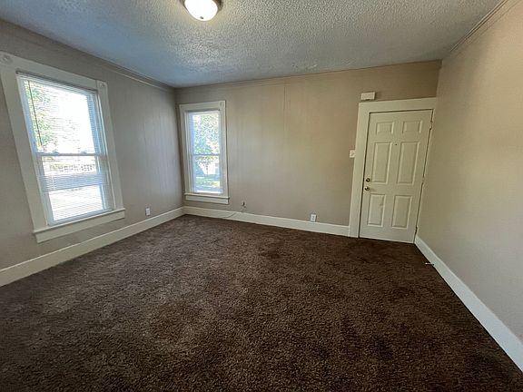 3rd image of 124 E Dewald St APT 4