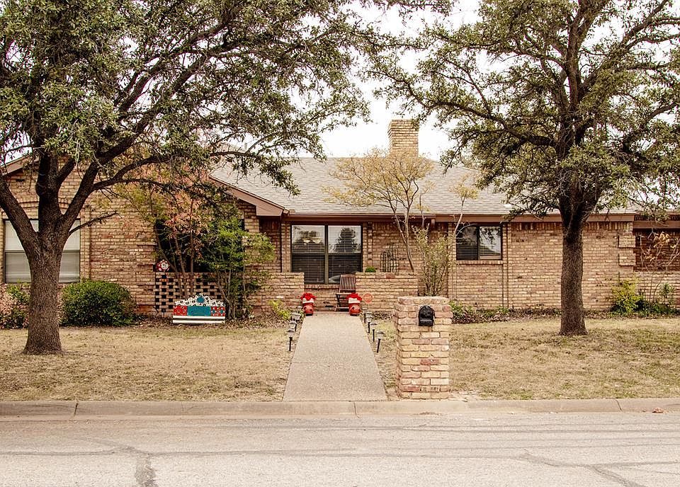 1st image of 3853 Hillcrest Dr