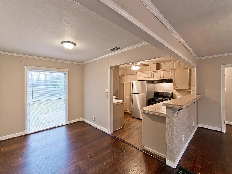 4434 Somerville Ave — Photo 4