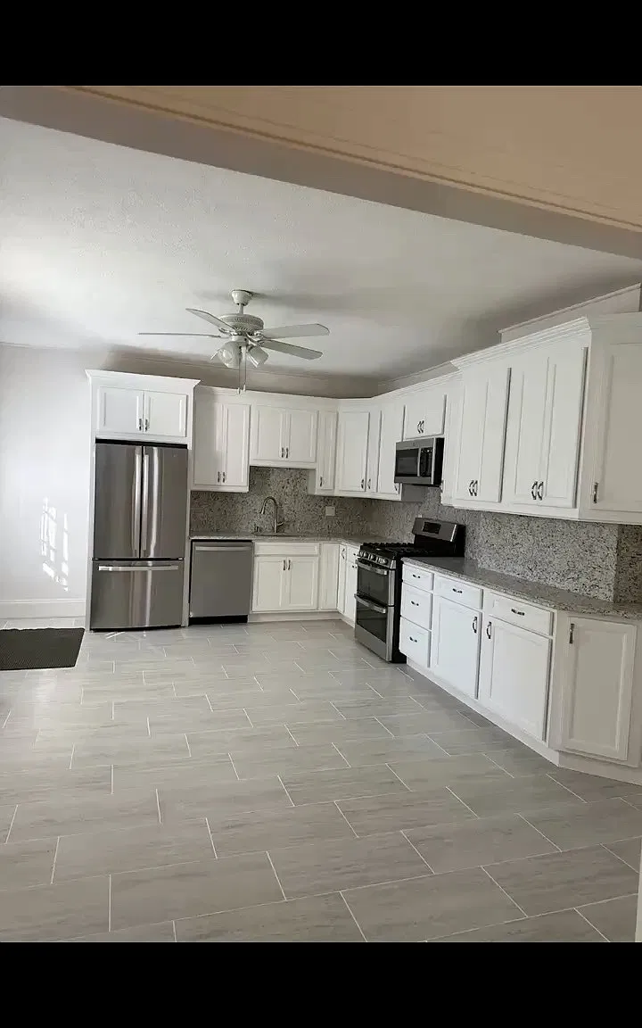 2 bed, $3,200 — Photo 1