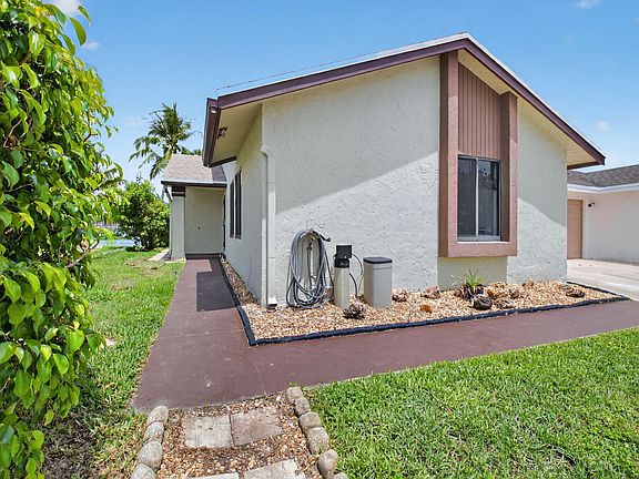 4th image of 9667 Sunny Isle Circle