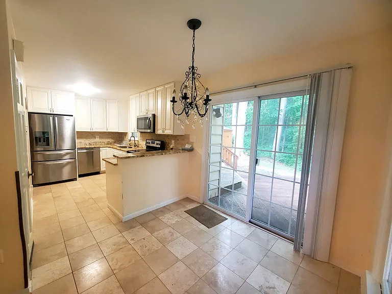 Kitchen with space for breakfast/dining table