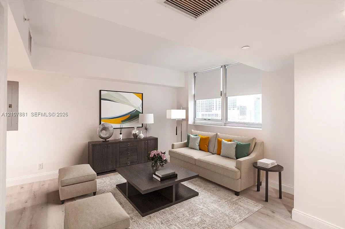 Flagler First Condo — Photo 1