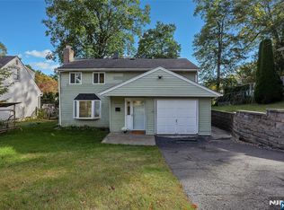 92 Grove St, Waldwick, NJ 07463