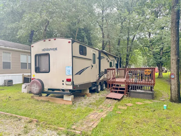 2/143 Woodhaven Dr E, Sublette, IL 61367