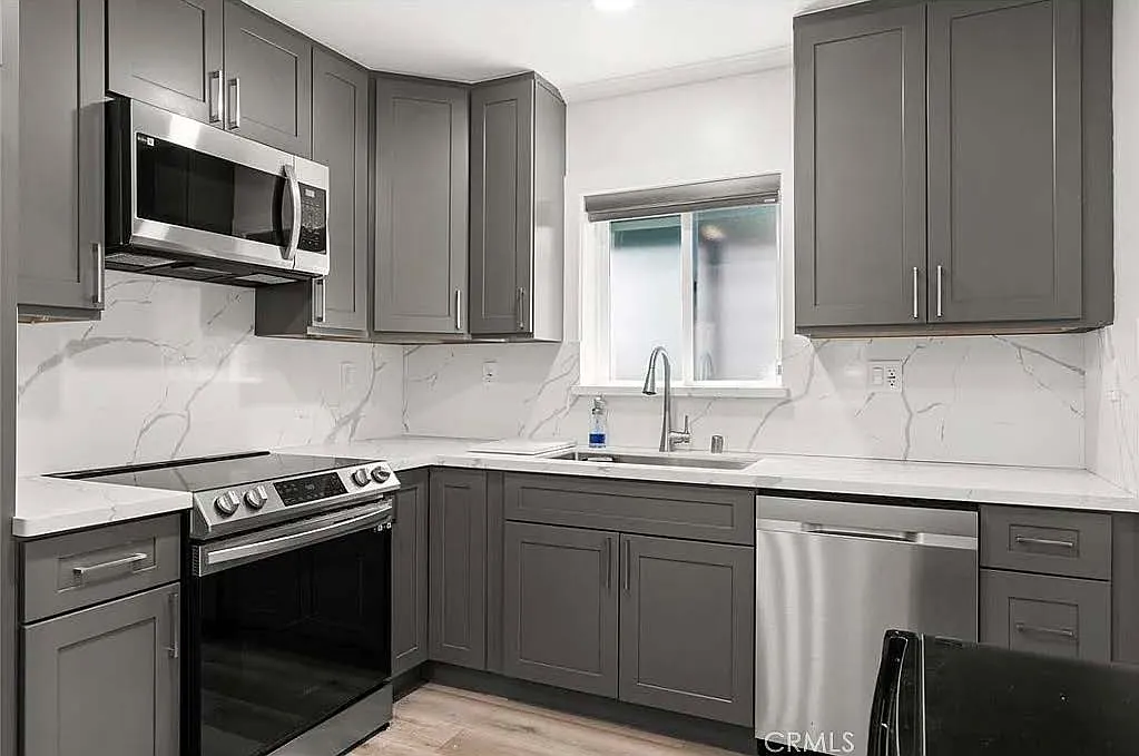 2 bed, 600 sqft, $1,600 — Photo 3