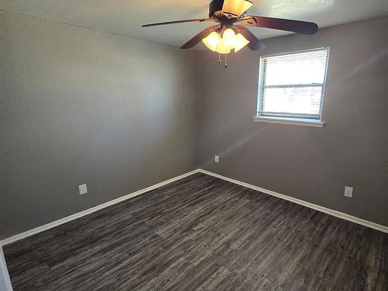 864 E Steed Dr — Photo 4