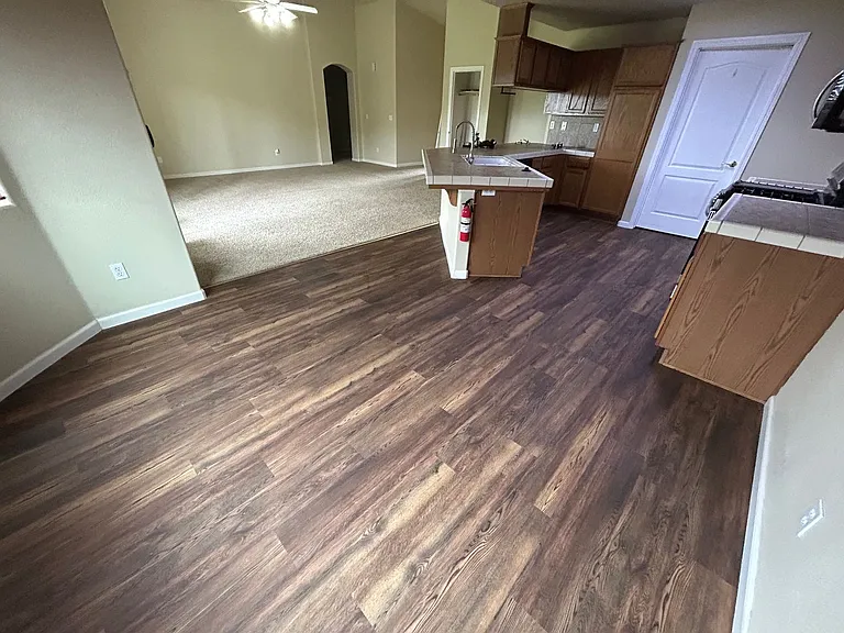 2416 Glacier Way — Photo 4