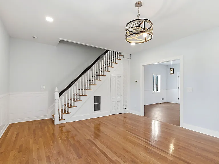 677 Main St — Photo 5