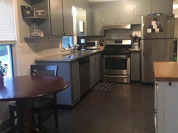 5th image of 121 Cowesett Ave