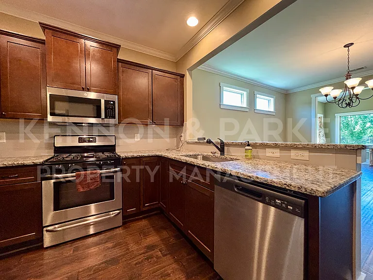 203 Westover St — Photo 5