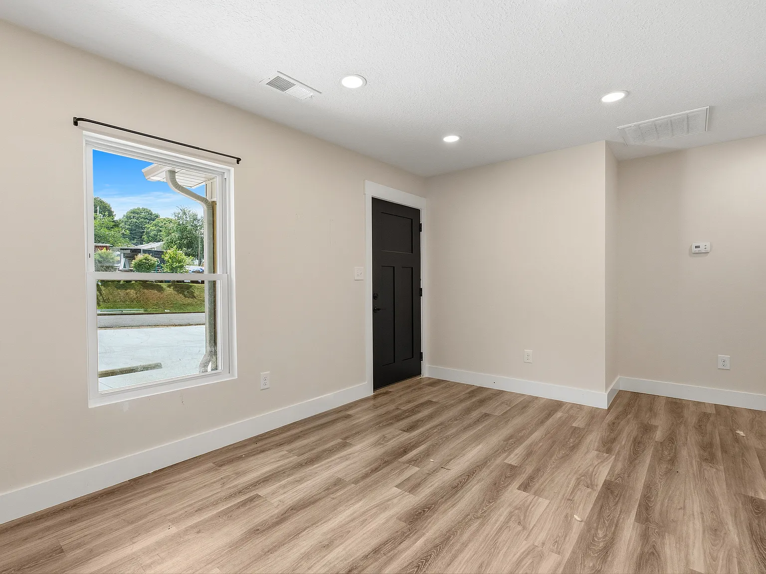 2 bed, 840 sqft, $1,500 — Photo 3