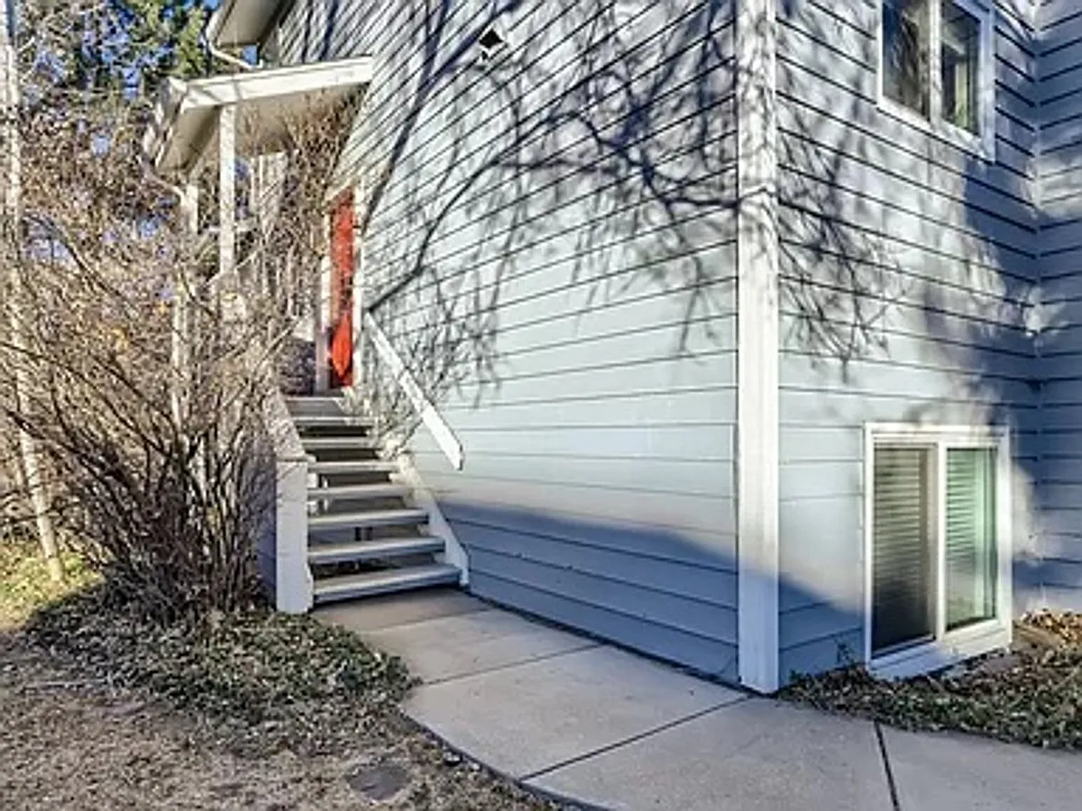 Building Photo - 103 Mineola Ct