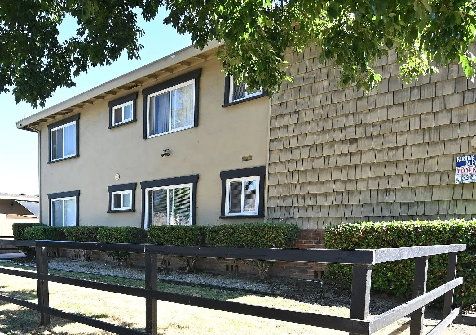 3176 Cadillac Drive — Photo 2