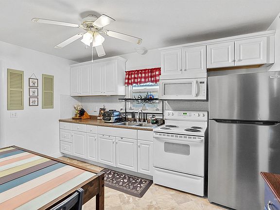 3rd image of 1427 Oakley Ave